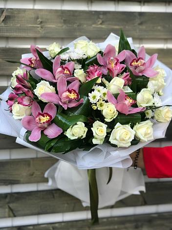 Букет цветов из: Розы и Хризантемы в Первоуральске