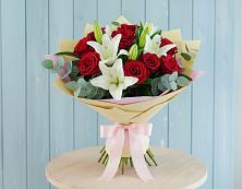 Букет цветов из:  Лилии и Розы в Первоуральске
