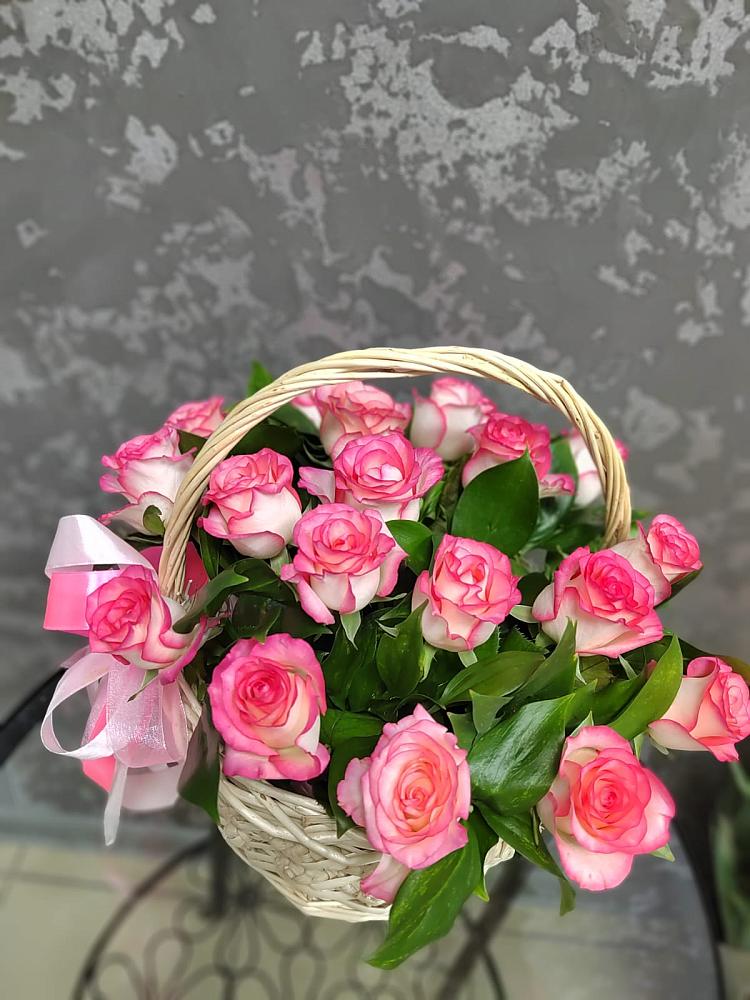Цветочная композиция из Розы в корзине в Первоуральске