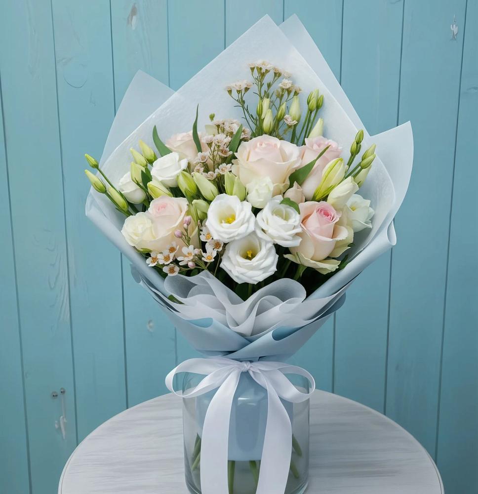 Букет цветов из: Розы и Лизиантусы в Первоуральске