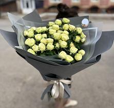 Букет Белые кустовые розы Солинеро в Первоуральске