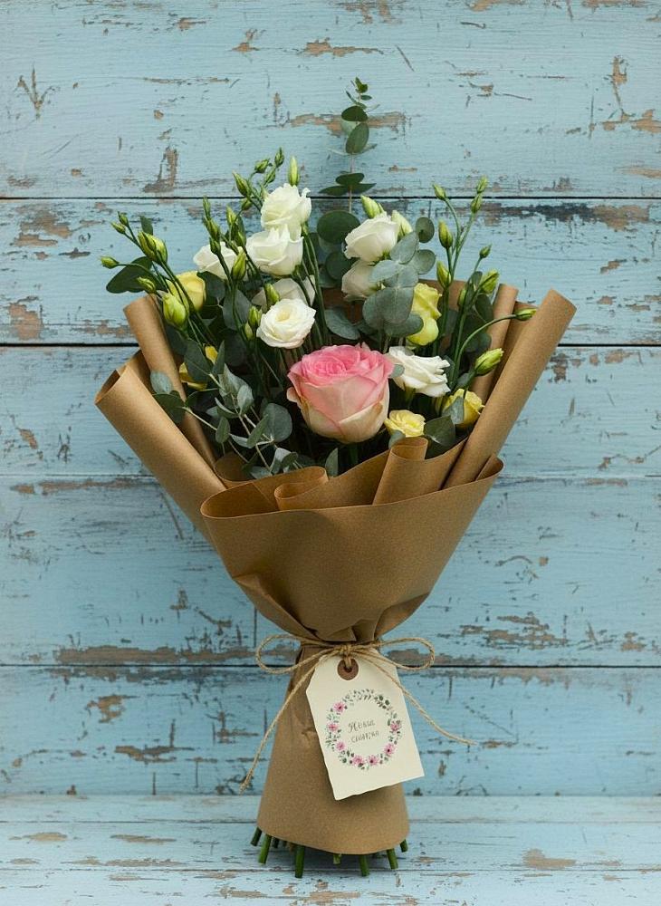 Букет цветов из: Розы и Лизиантусы в Первоуральске