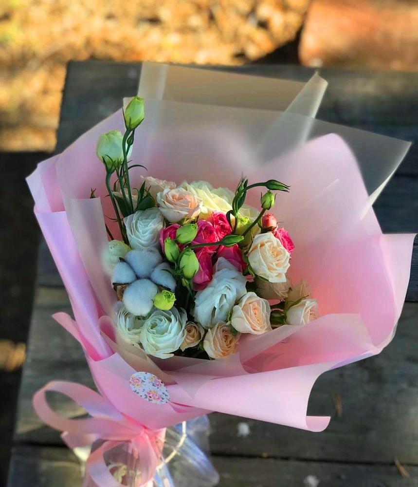 Букет цветов из: Розы и Лизиантусы в Первоуральске