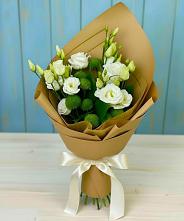 Букет цветов из:  Хризантемы и Лизиантусы в Первоуральске