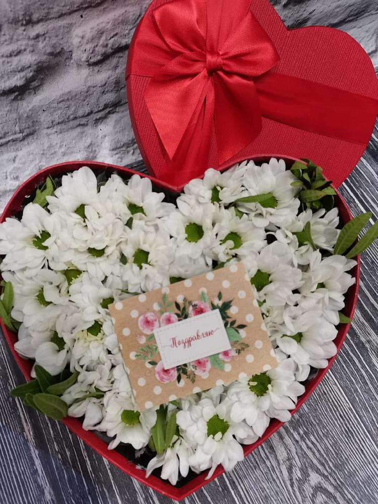 Цветочная композиция из Хризантемы в виде сердца в Первоуральске