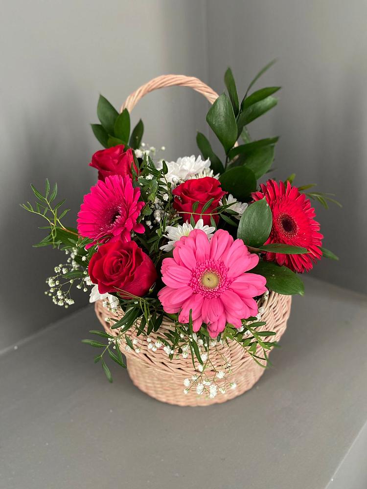 Цветочная композиция из Розы, Хризантемы и Герберы в корзине в Первоуральске