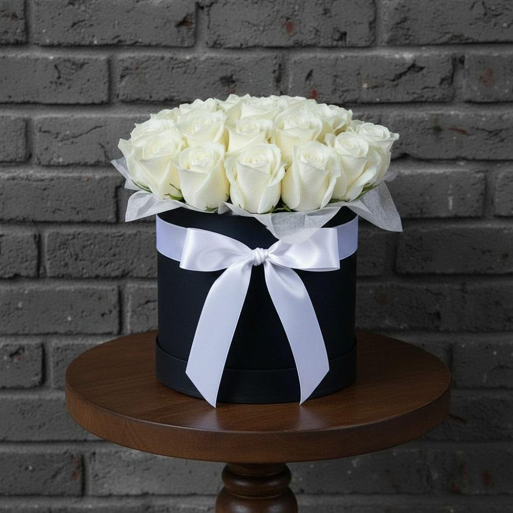 Цветочная композиция из Розы в шляпной коробке в Первоуральске