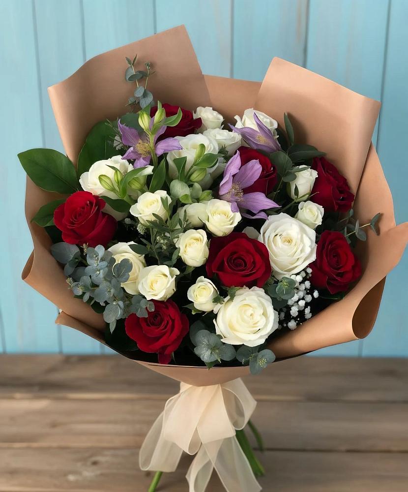 Букет цветов из: Розы и Альстромерии в Первоуральске