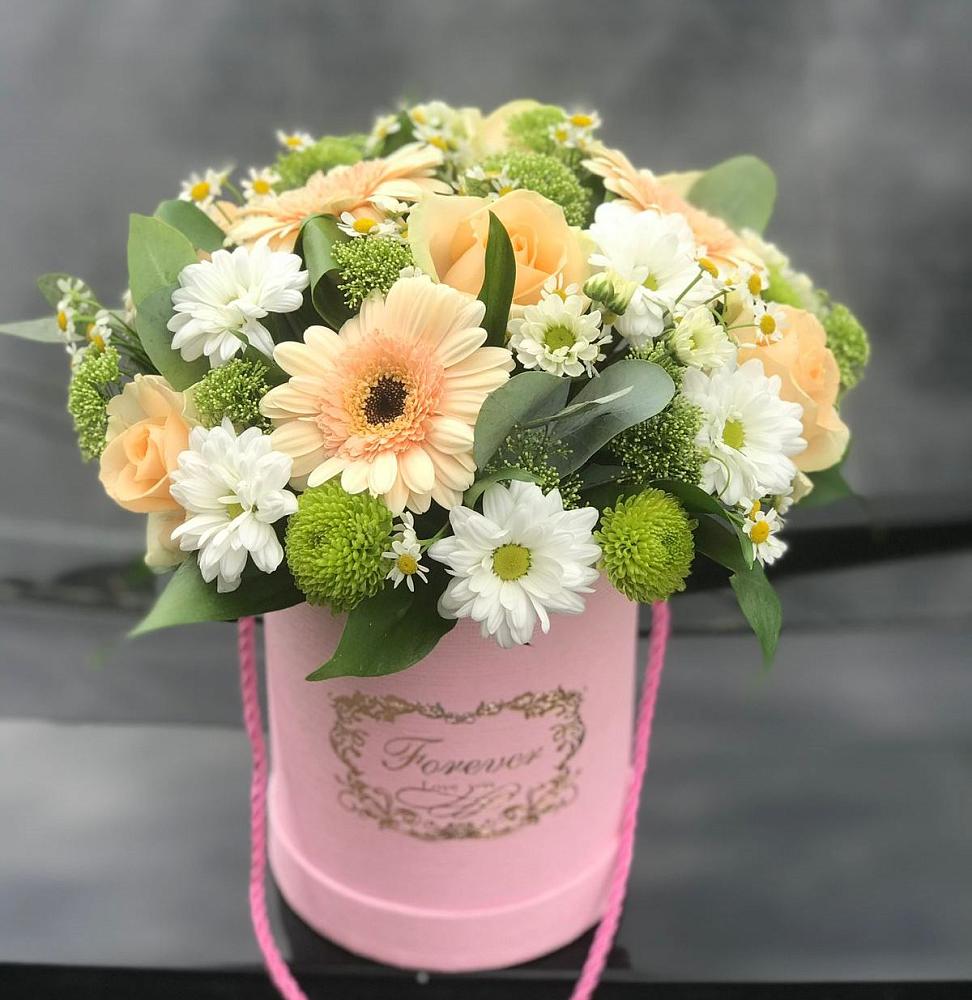 Цветочная композиция из Розы, Герберы и Хризантемы в шляпной коробке в Первоуральске