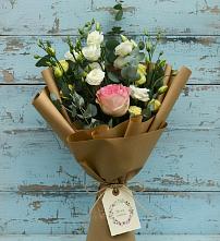 Букет цветов из:  Розы и Лизиантусы в Первоуральске