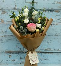 Букет цветов из:  Розы и Лизиантусы в Первоуральске