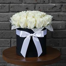 Цветочная композиция из Розы в шляпной коробке в Первоуральске