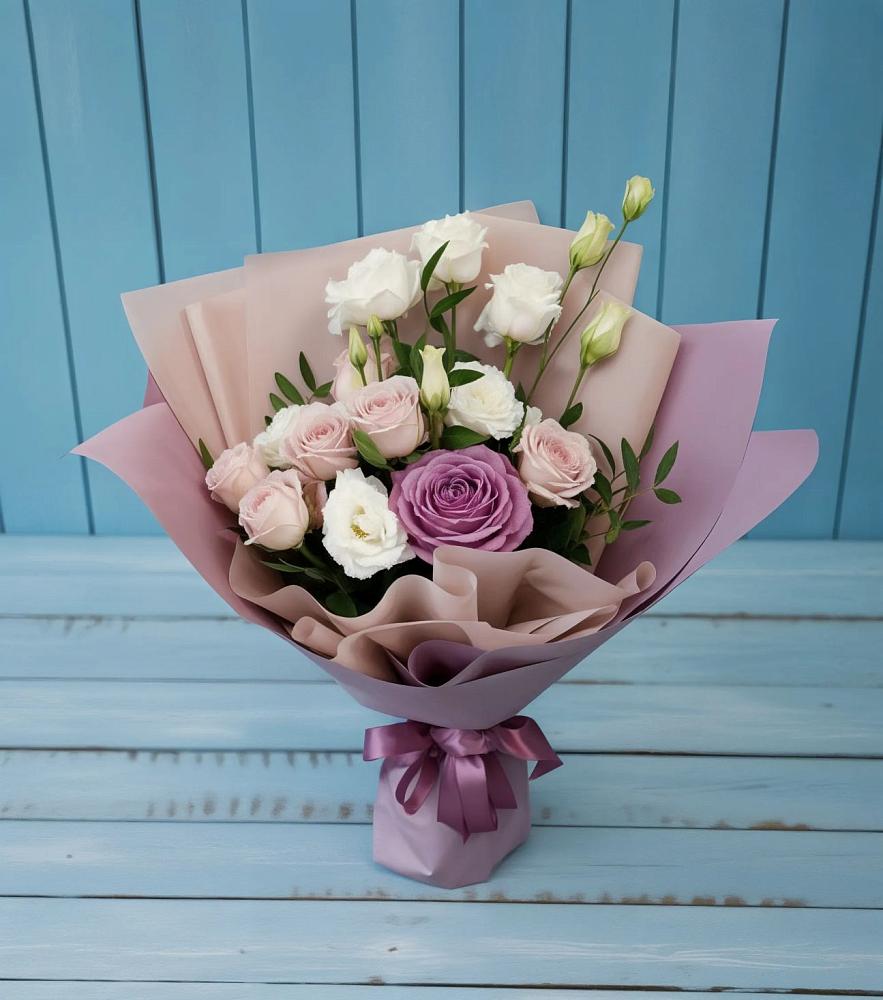 Букет цветов из: Розы и Лизиантусы в Первоуральске