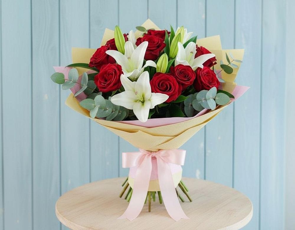 Букет цветов из: Лилии и Розы в Первоуральске